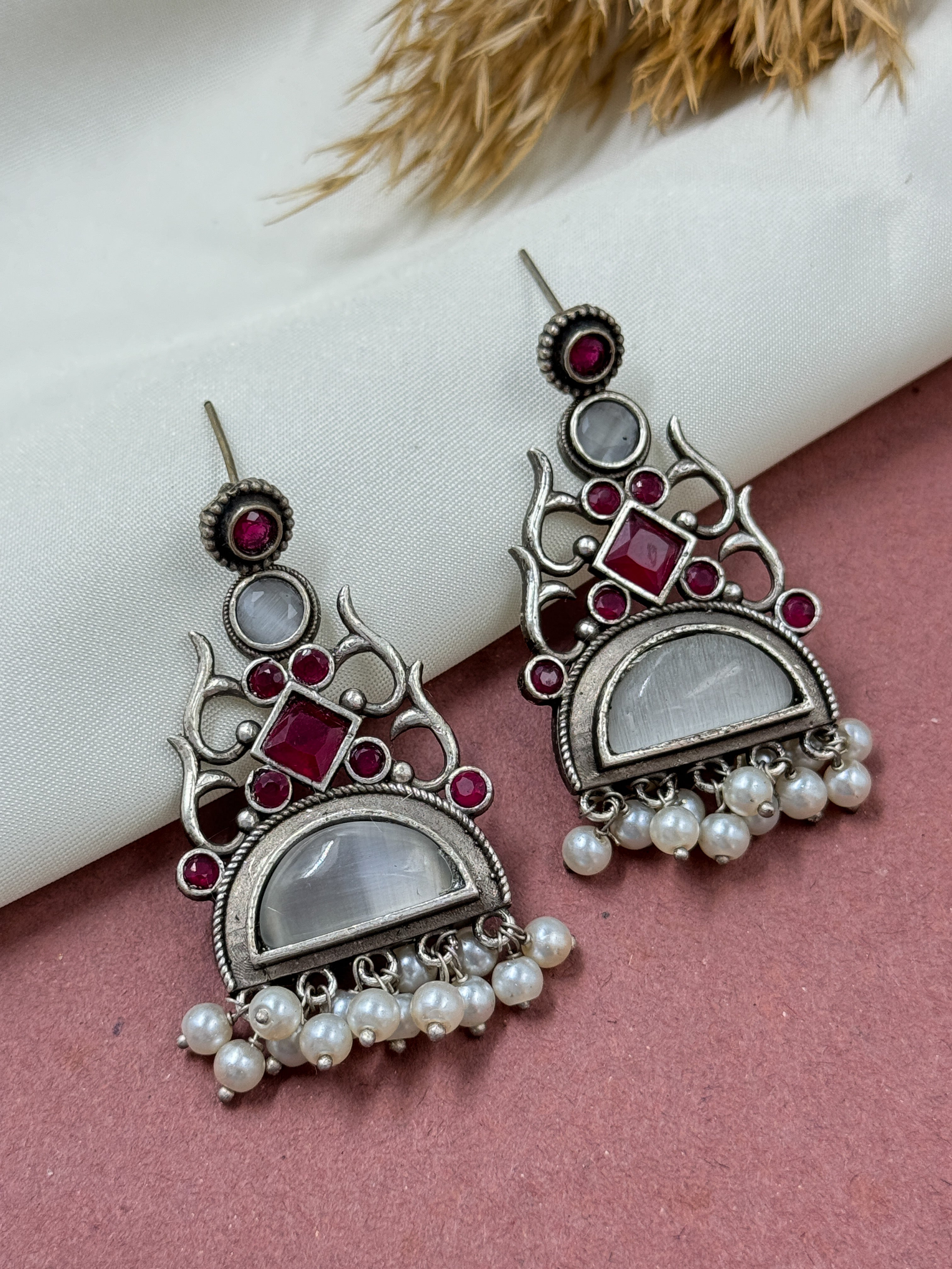 silver oxidised pearl earrings, oxidized red kundan earrings, monalisa stone earrings, traditional earrings, silver earrings, red earrings, white pearl earrings, studs, tops, drops, two toned earings