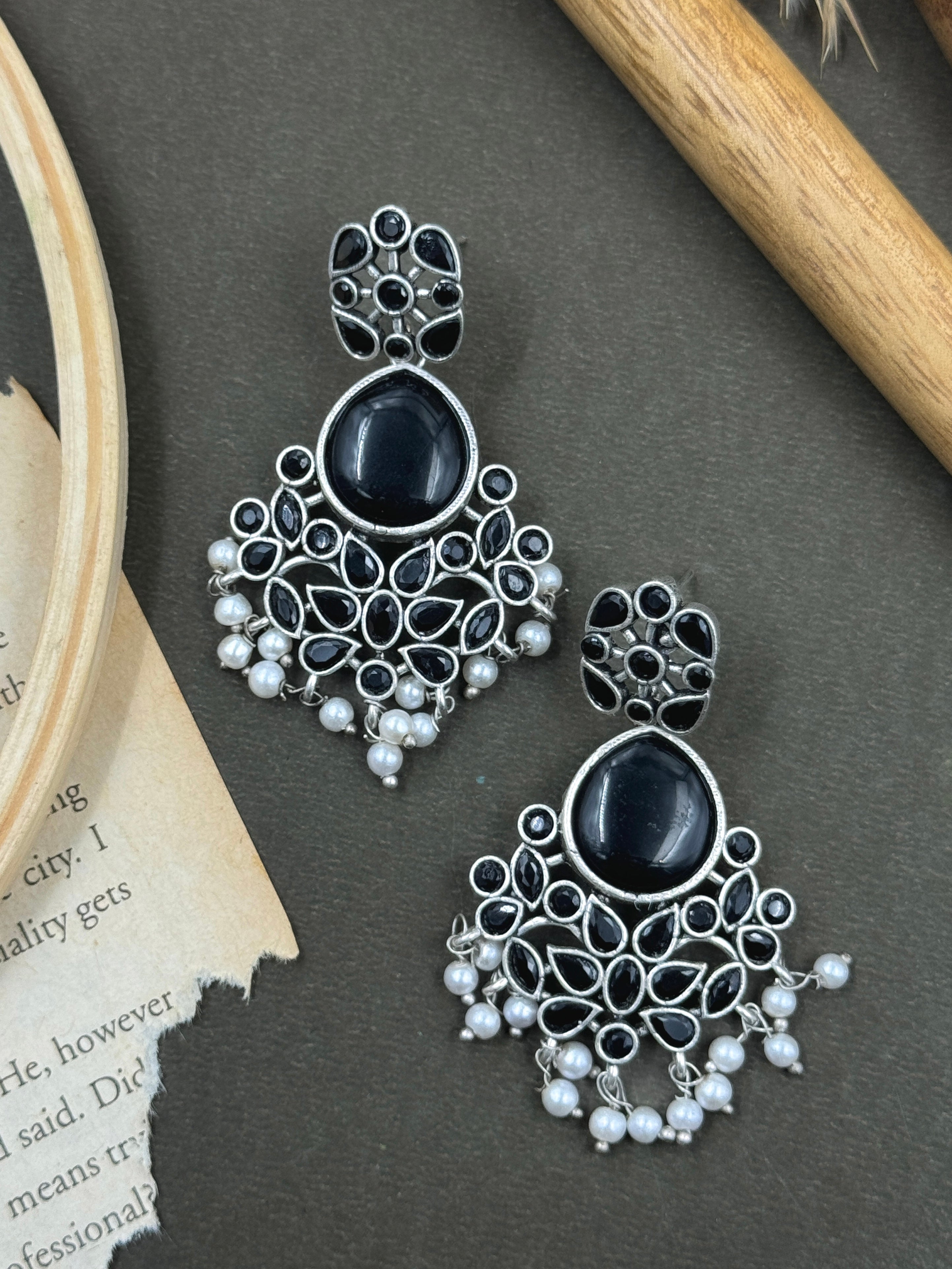 earings, silver oxidised earings, oxidised earrings, black kundan, black stone earrings, white pearl earrrings