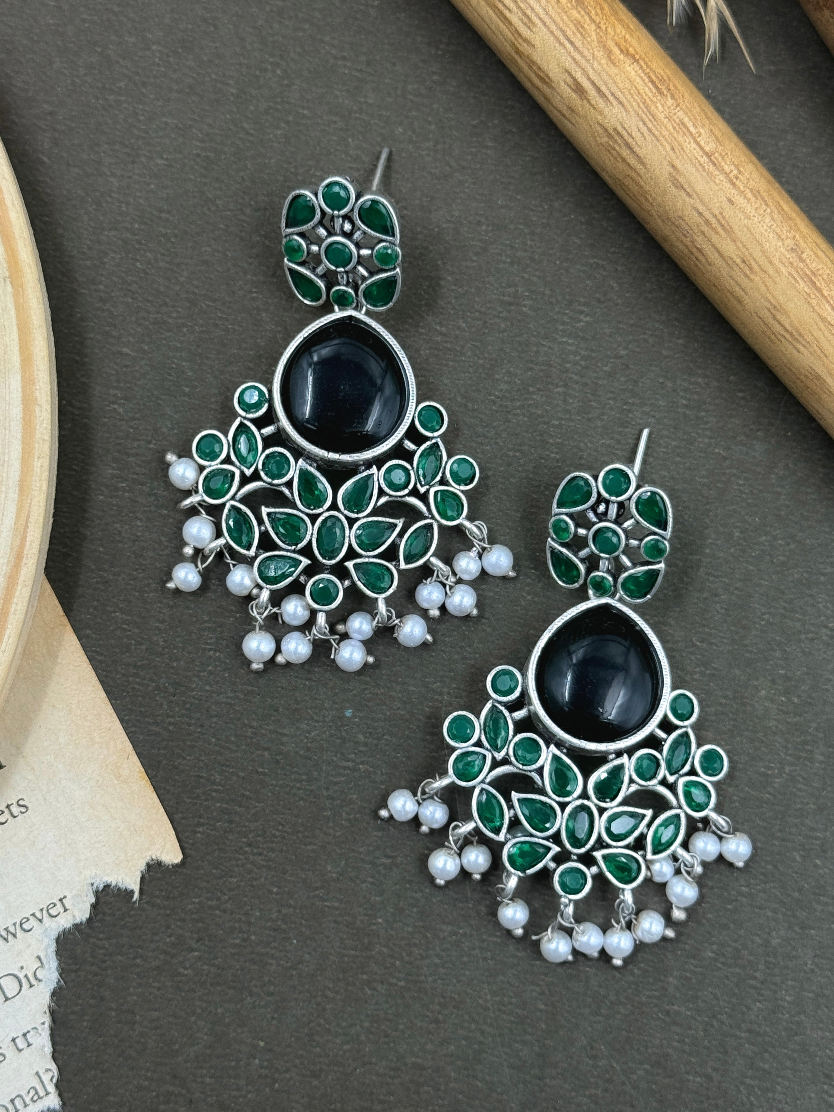 earings, silver oxidised earings, oxidised earrings, green kundan, green stone earrings