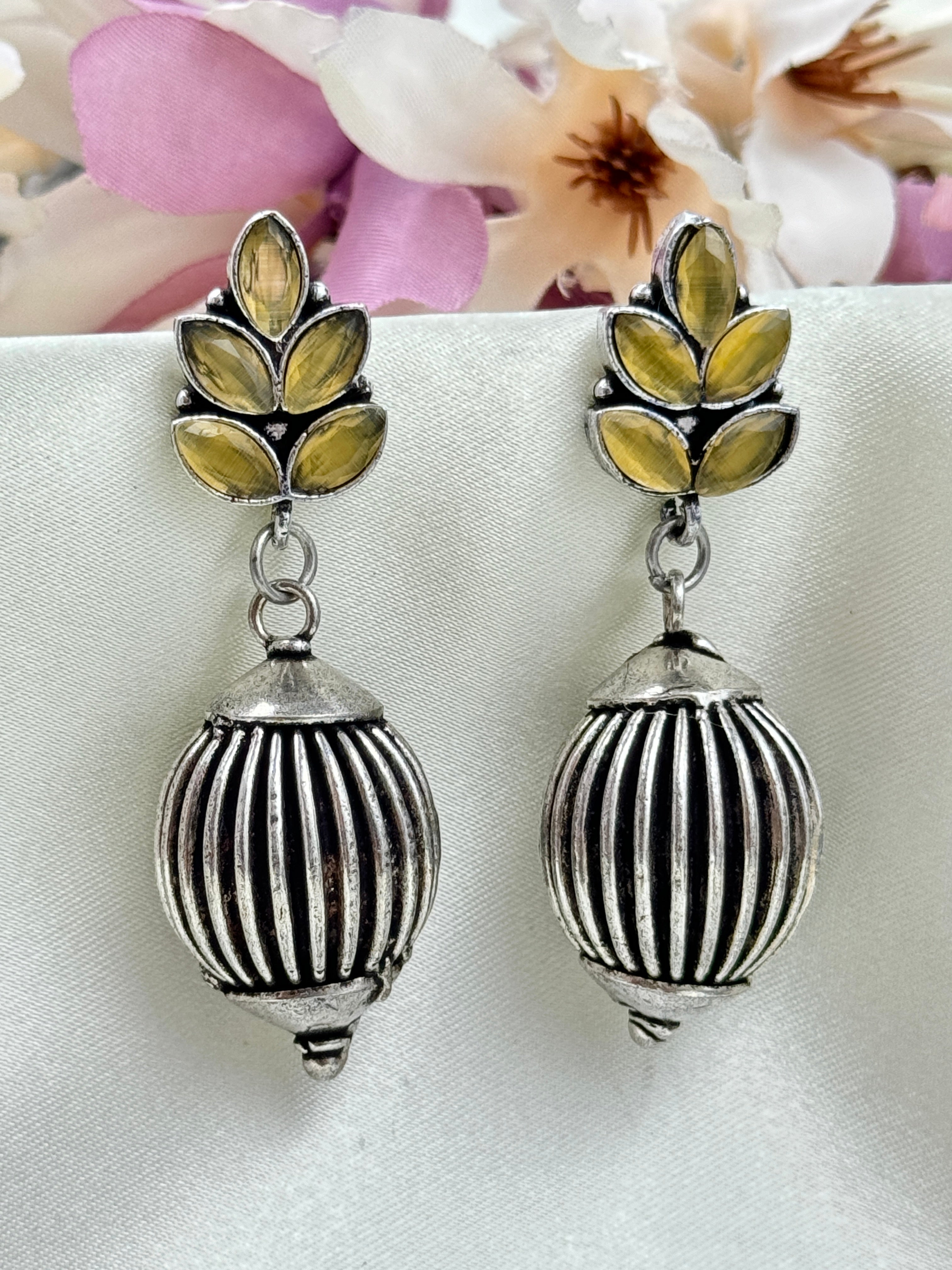 Leafy Barrel Kundan Engraved Drops