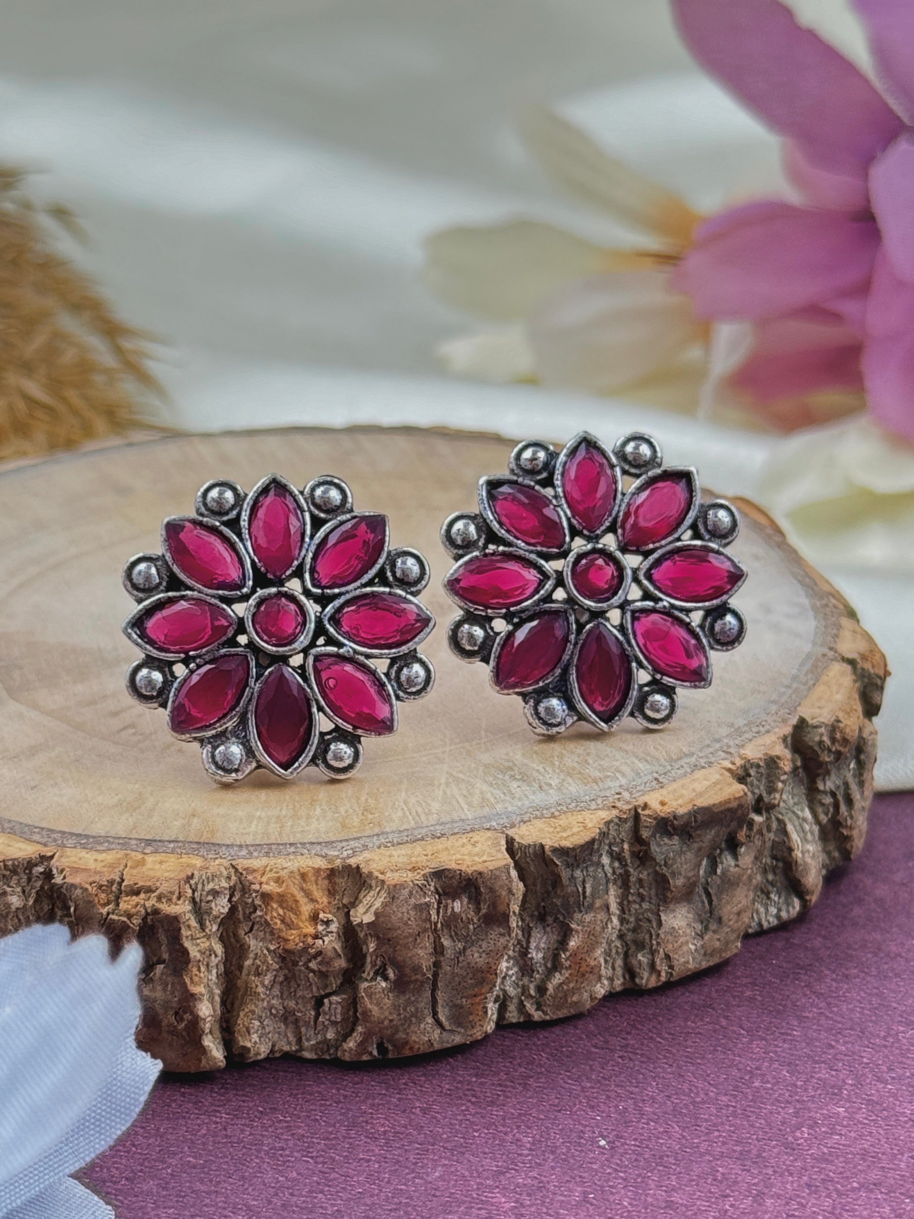 Kundan Engraved Floral Studs