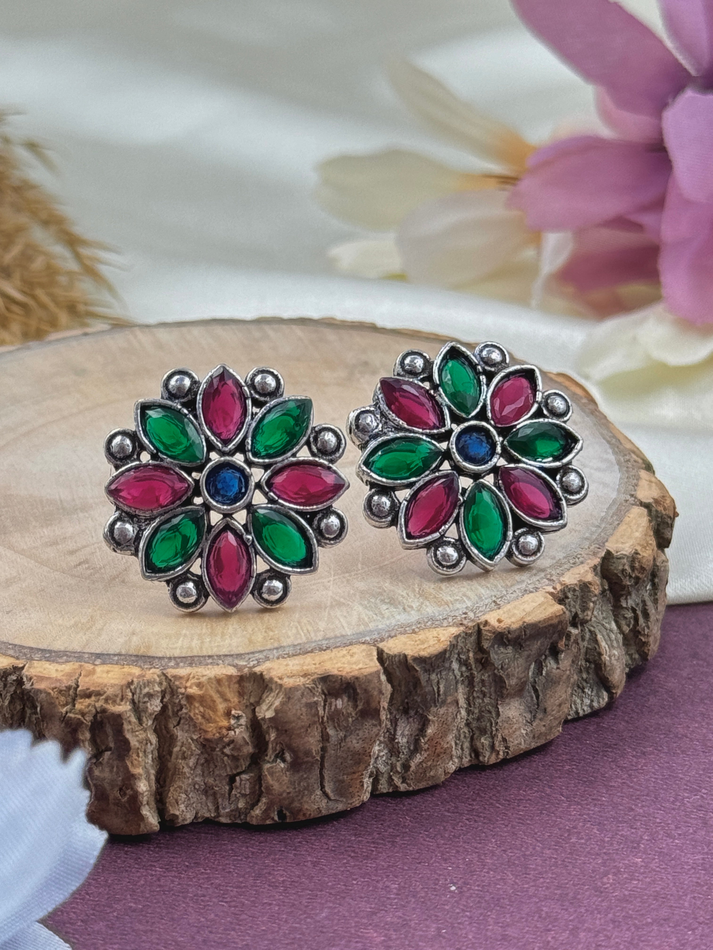 Kundan Engraved Floral Studs