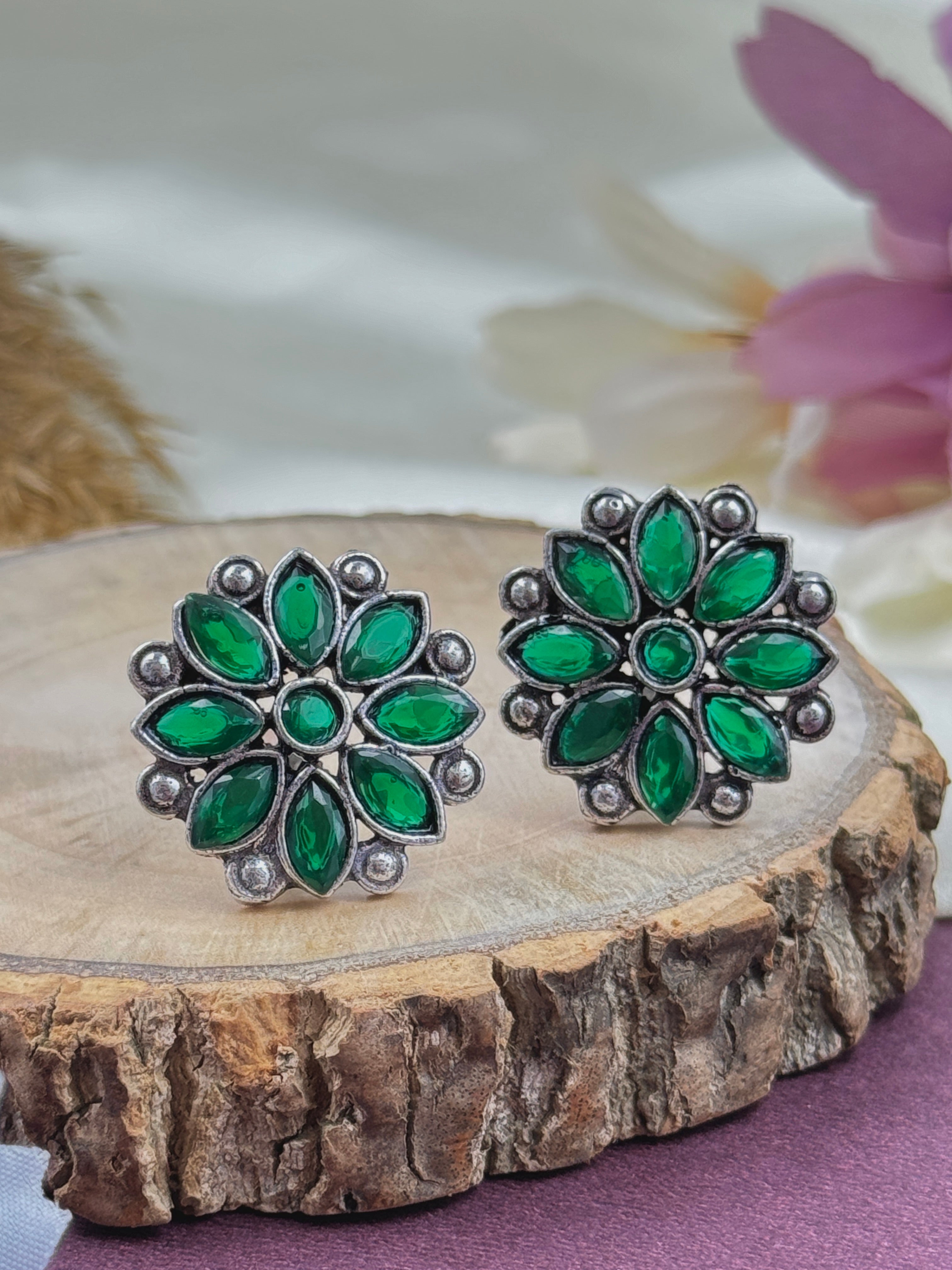 Kundan Engraved Floral Studs