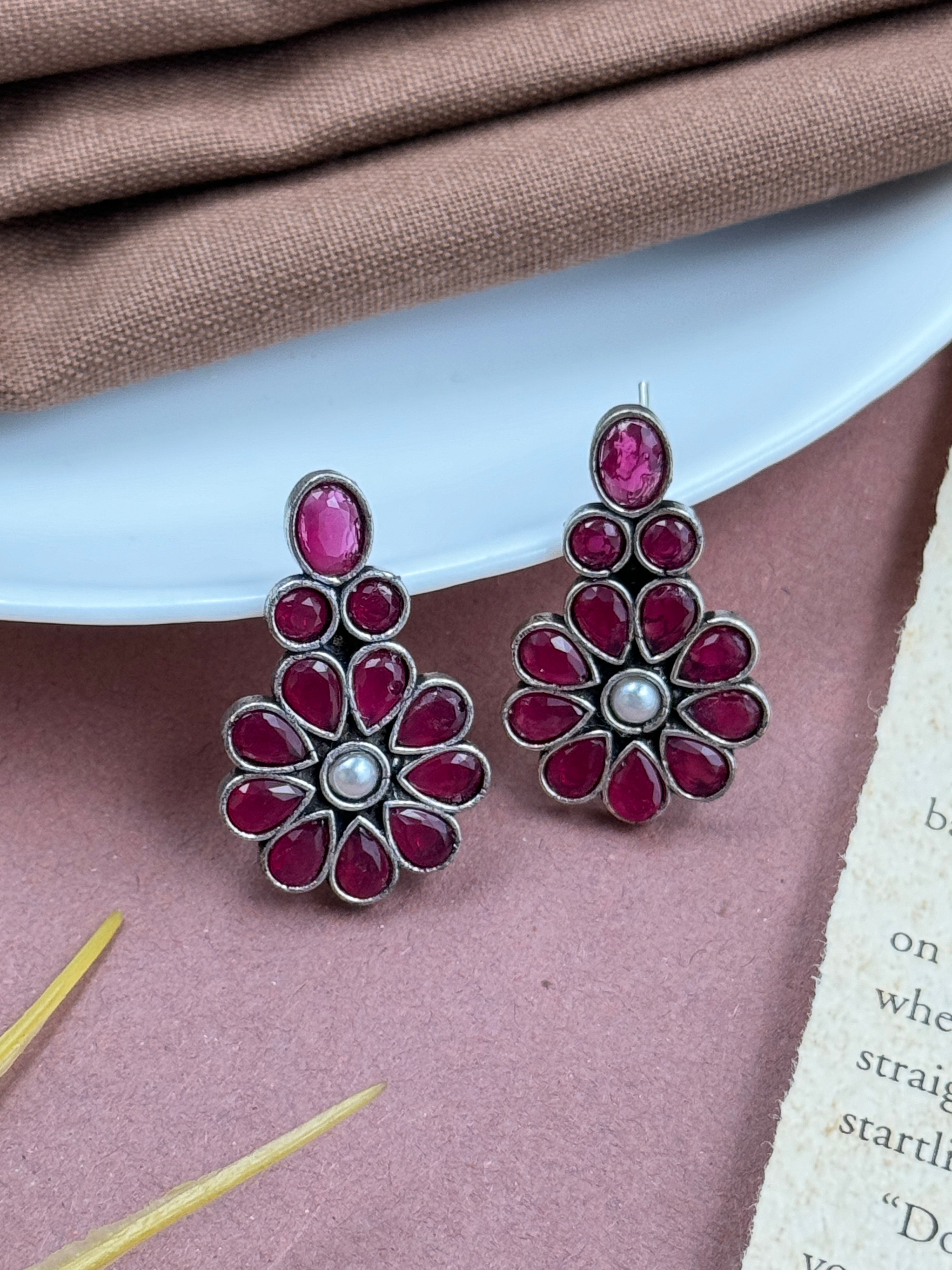 Kundan Embellished Hastakala Studs