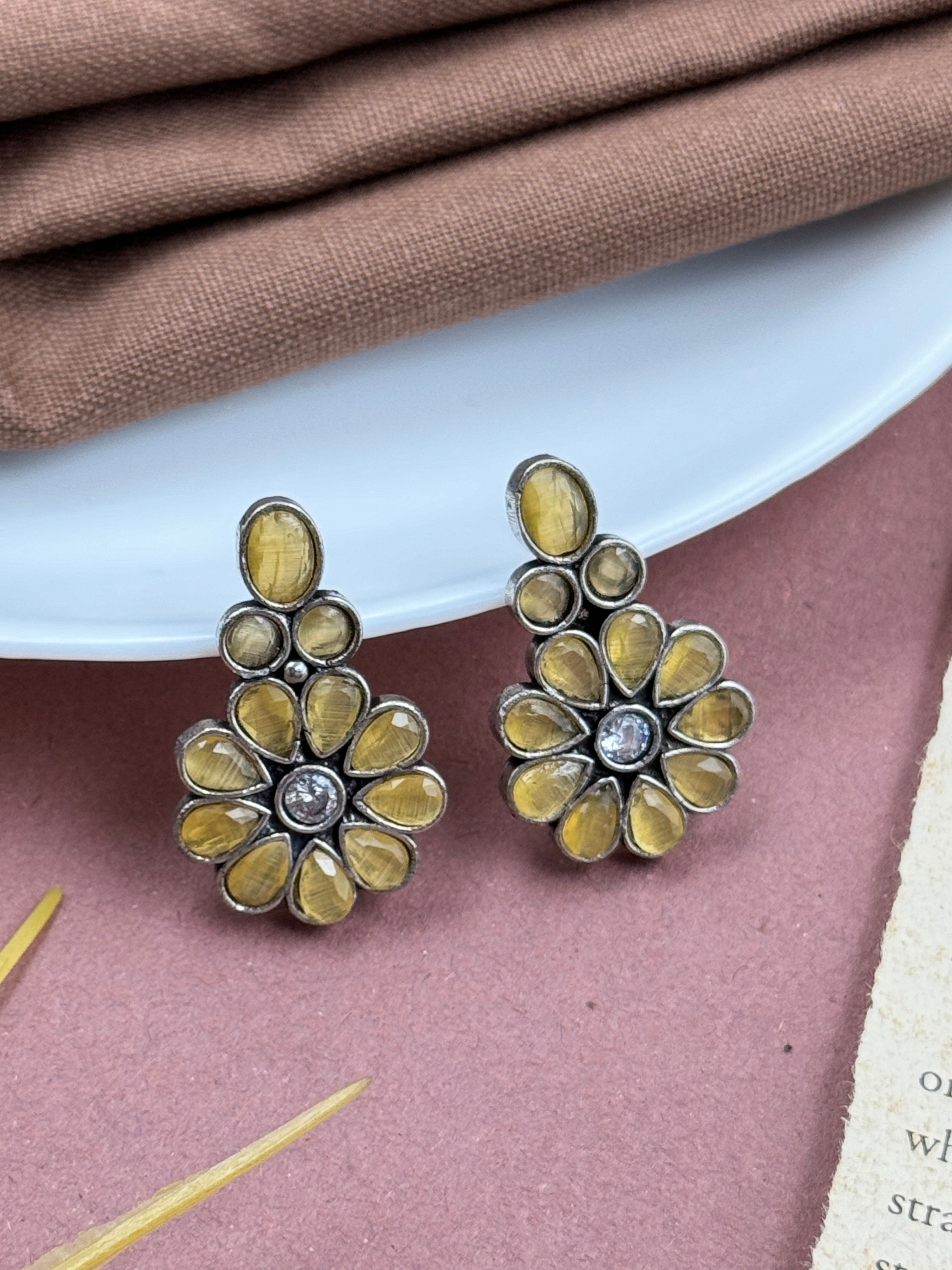 Kundan Embellished Hastakala Studs