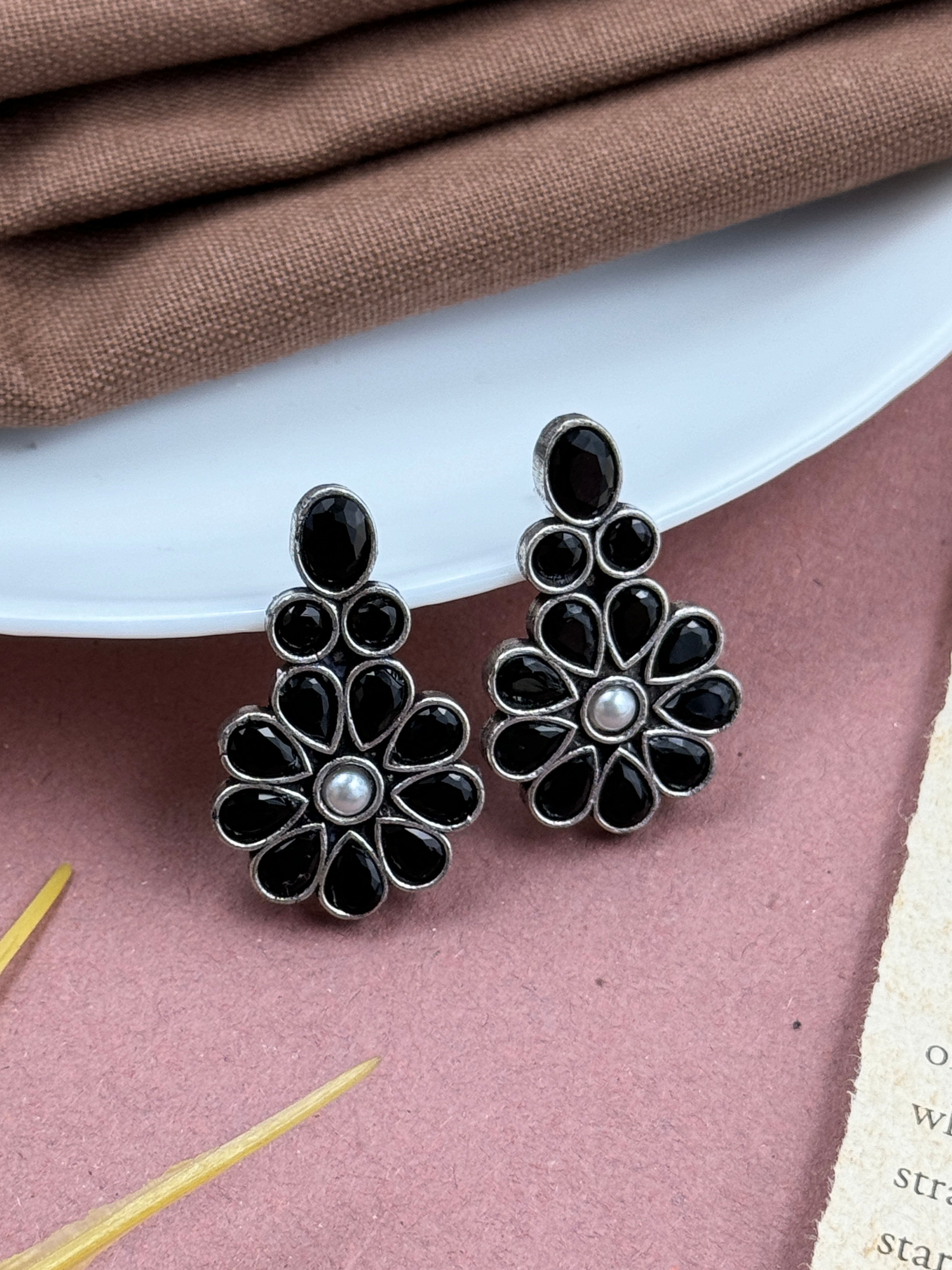 Kundan Embellished Hastakala Studs