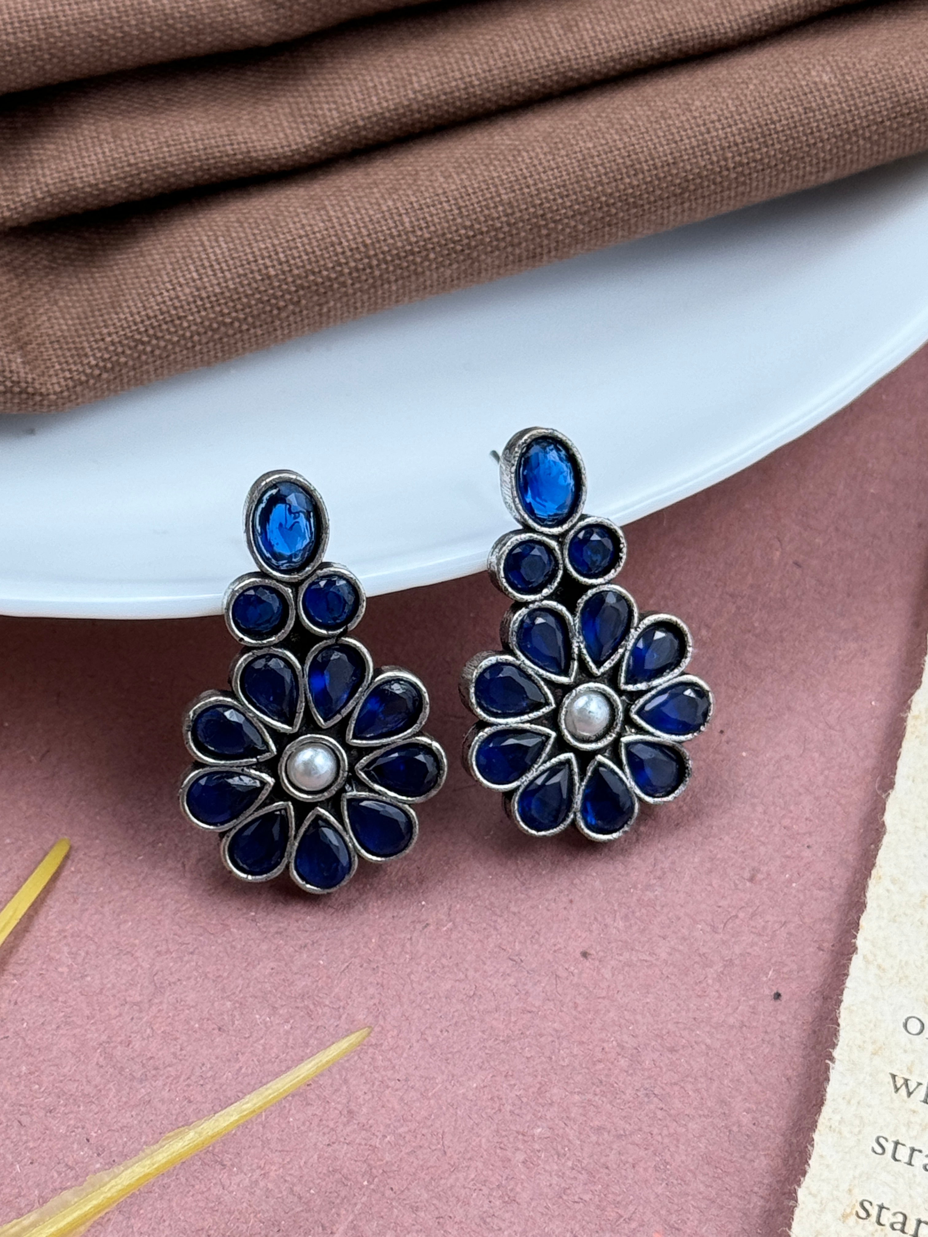 Kundan Embellished Hastakala Studs