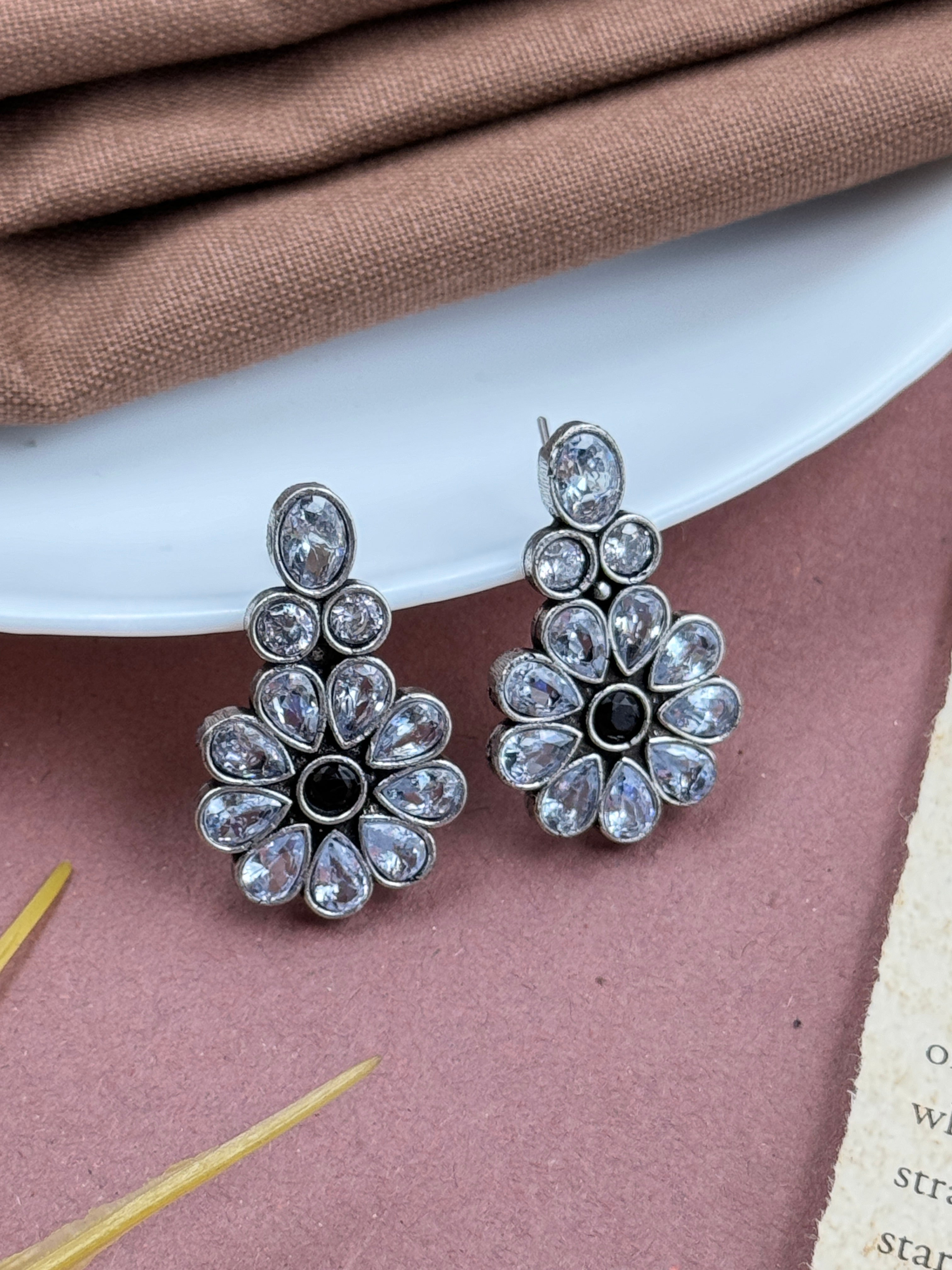 Kundan Embellished Hastakala Studs