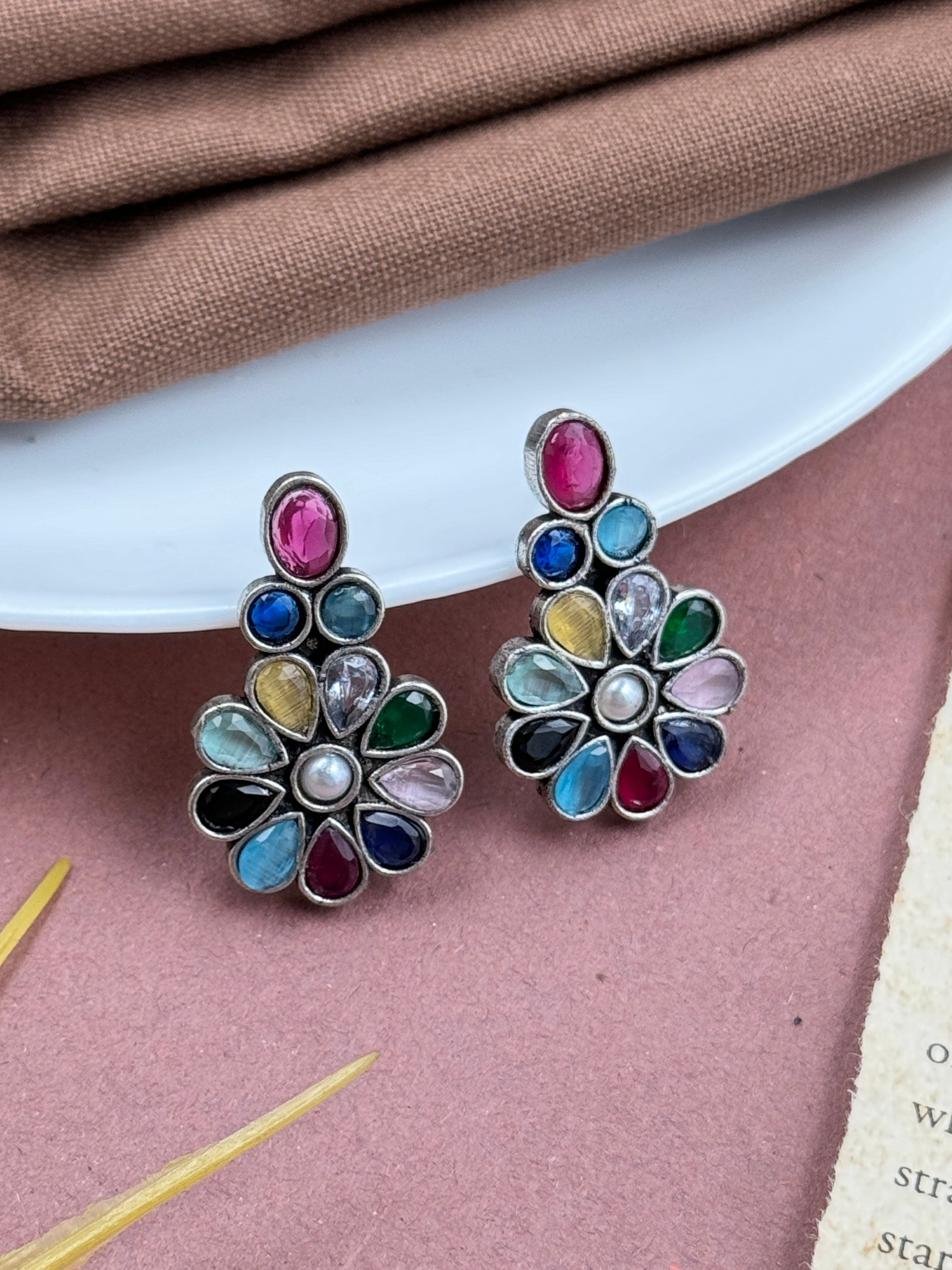 Kundan Embellished Hastakala Studs