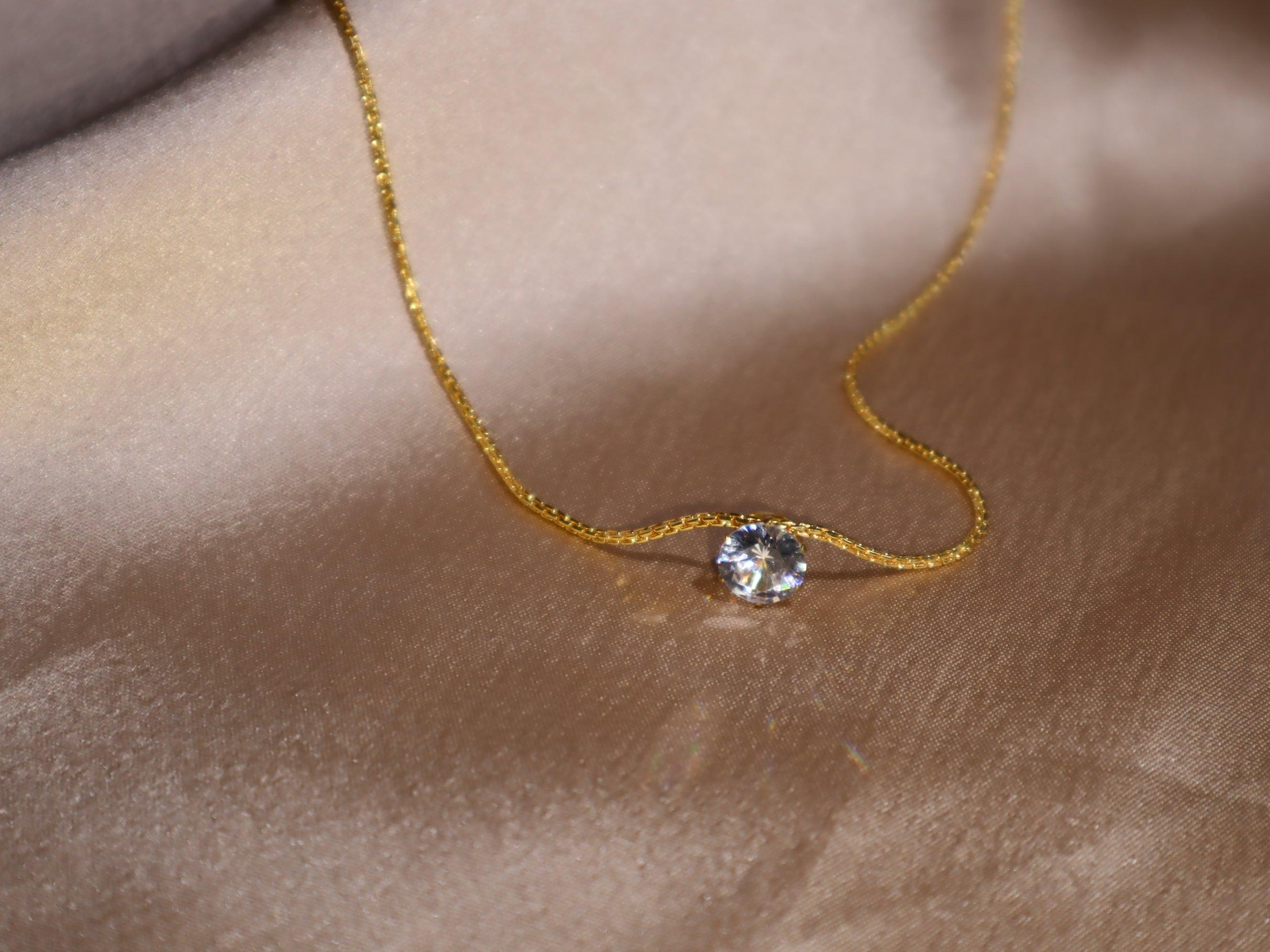 Single diamond elegant necklace - The Vivian Store